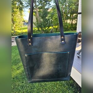 Portland Leather Medium Classic Tote In Boreal